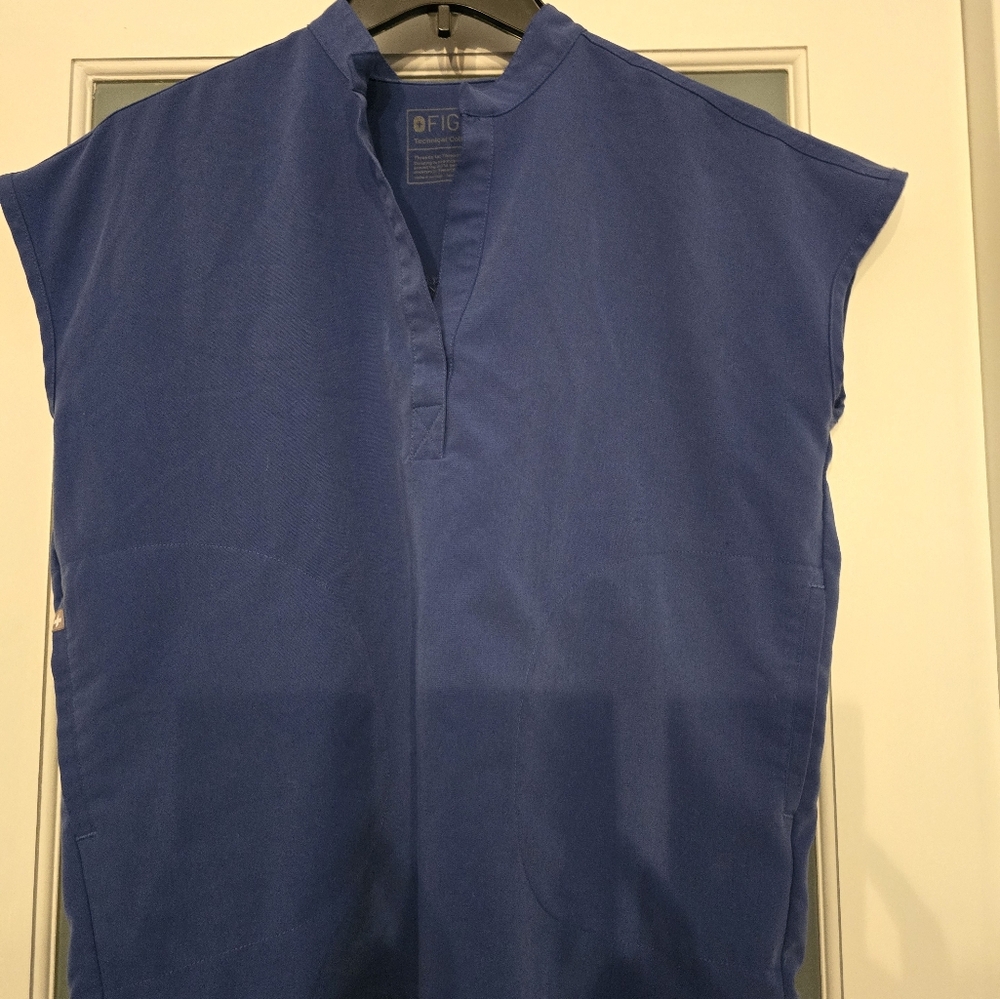 Figs Rafeala top , straight leg pants. Sold as a set.